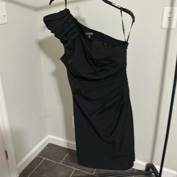 Black one shouldered cocktail dress - Picture 3 of 3